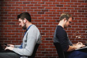 副業がバレるのが怖いから残業を頑張るのは本末転倒【富裕層への道】