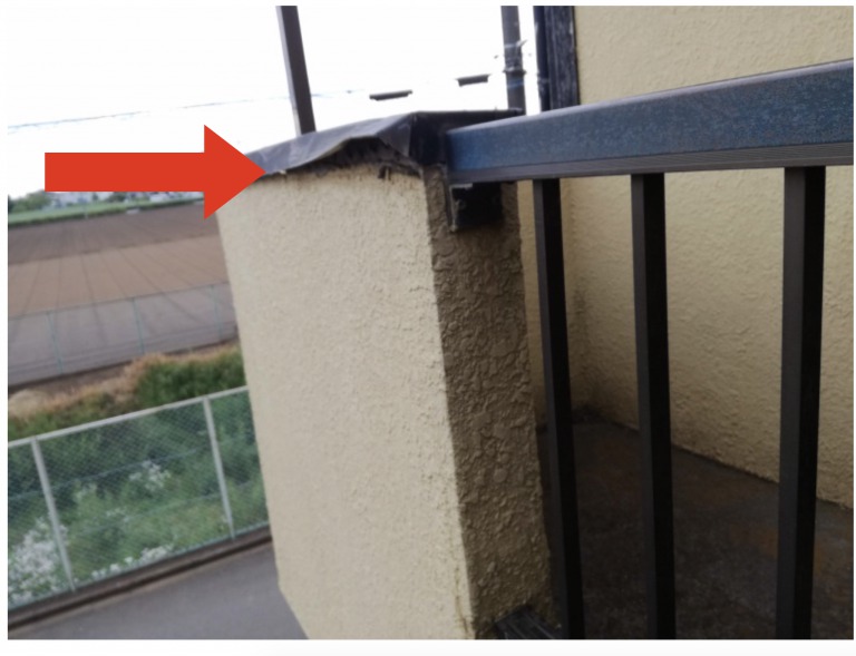 手摺の剥がれ