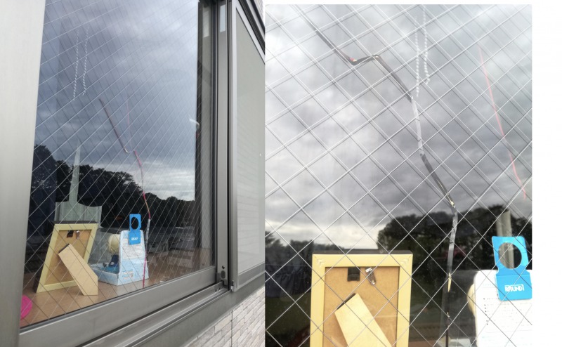 窓ガラスのヒビ