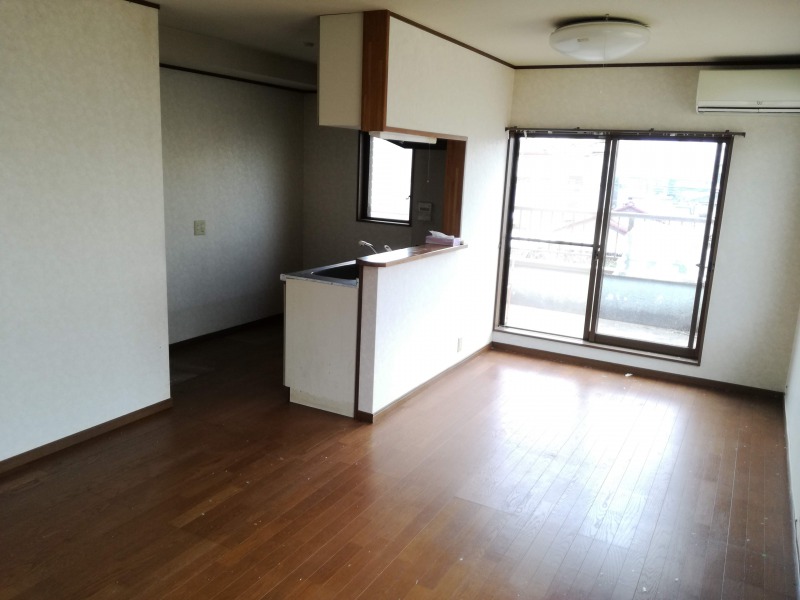 残置物撤去後のリビング