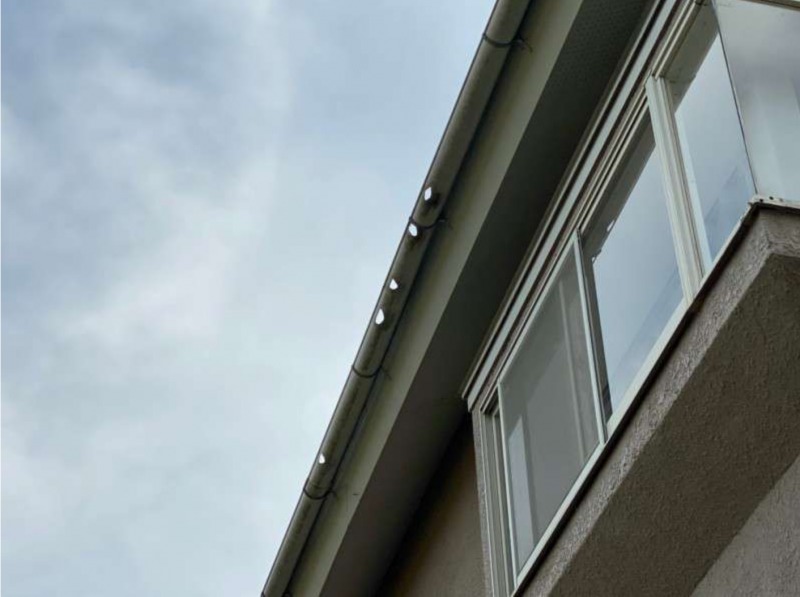 穴の空いた雨樋