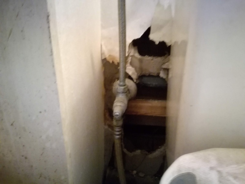 給水管からの水漏れ