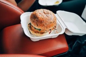 貧乏から抜け出せない理由。お金持ちと貧乏人の決定的な違い!