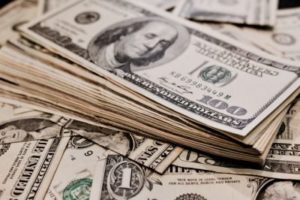 富裕層になるために年収はいくら必要か?【目指せ純資産1億円!】